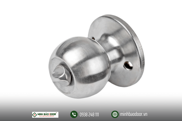 Thay thế phụ kiện cửa nhựa composite - Tay nắm cửa bị hỏng hoặc bong tróc