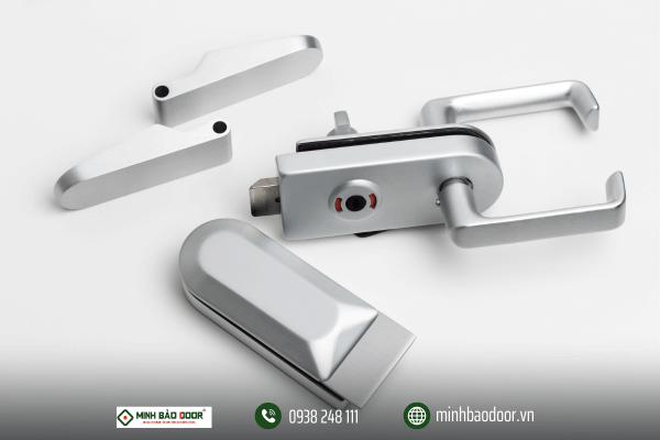 Thay thế phụ kiện cửa nhựa composite có đắt không