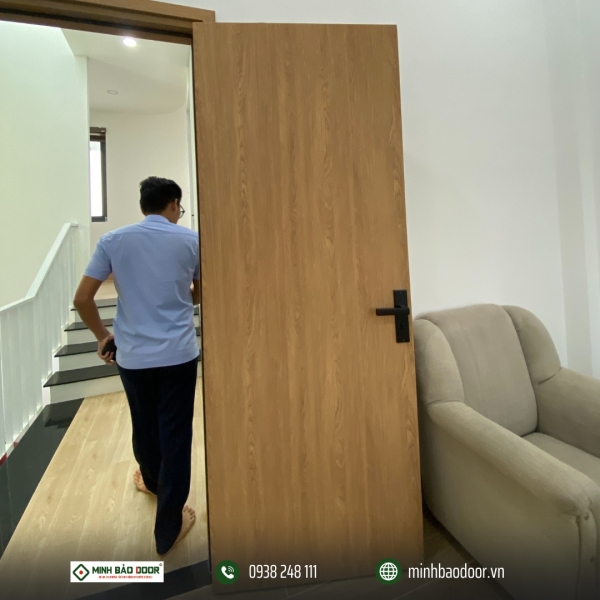thi công cửa gỗ nhựa composite tại Bình Tân