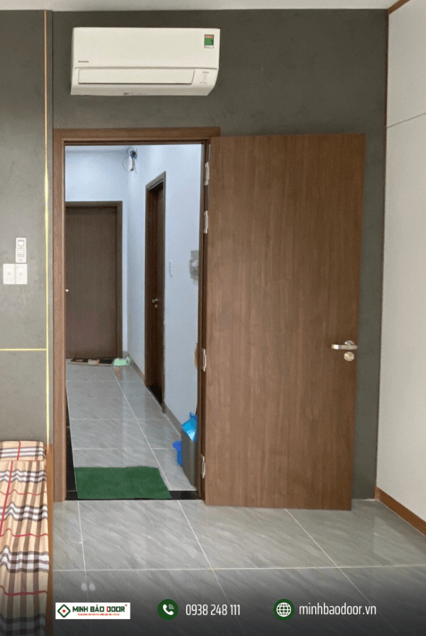 Cửa nhựa composite Minh Bảo Door được anh Cảnh - chủ đầu tư dự án cửa nhựa composite tại Bình Chánh lựa chọn cho vị trí phòng ngủ